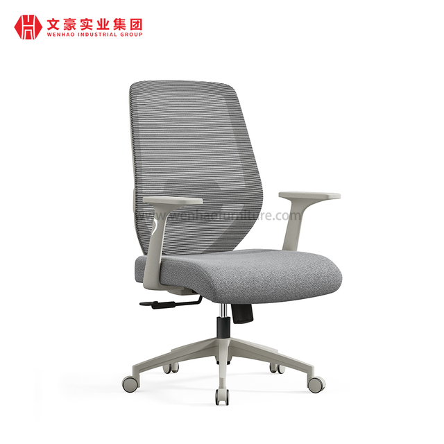 As cadeiras cinzentas do escritório do computador da malha estofaram a fonte da cadeira de mesa do giro em China