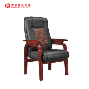 A sala de conferências preside a cadeira do escritório do chefe com couro genuíno