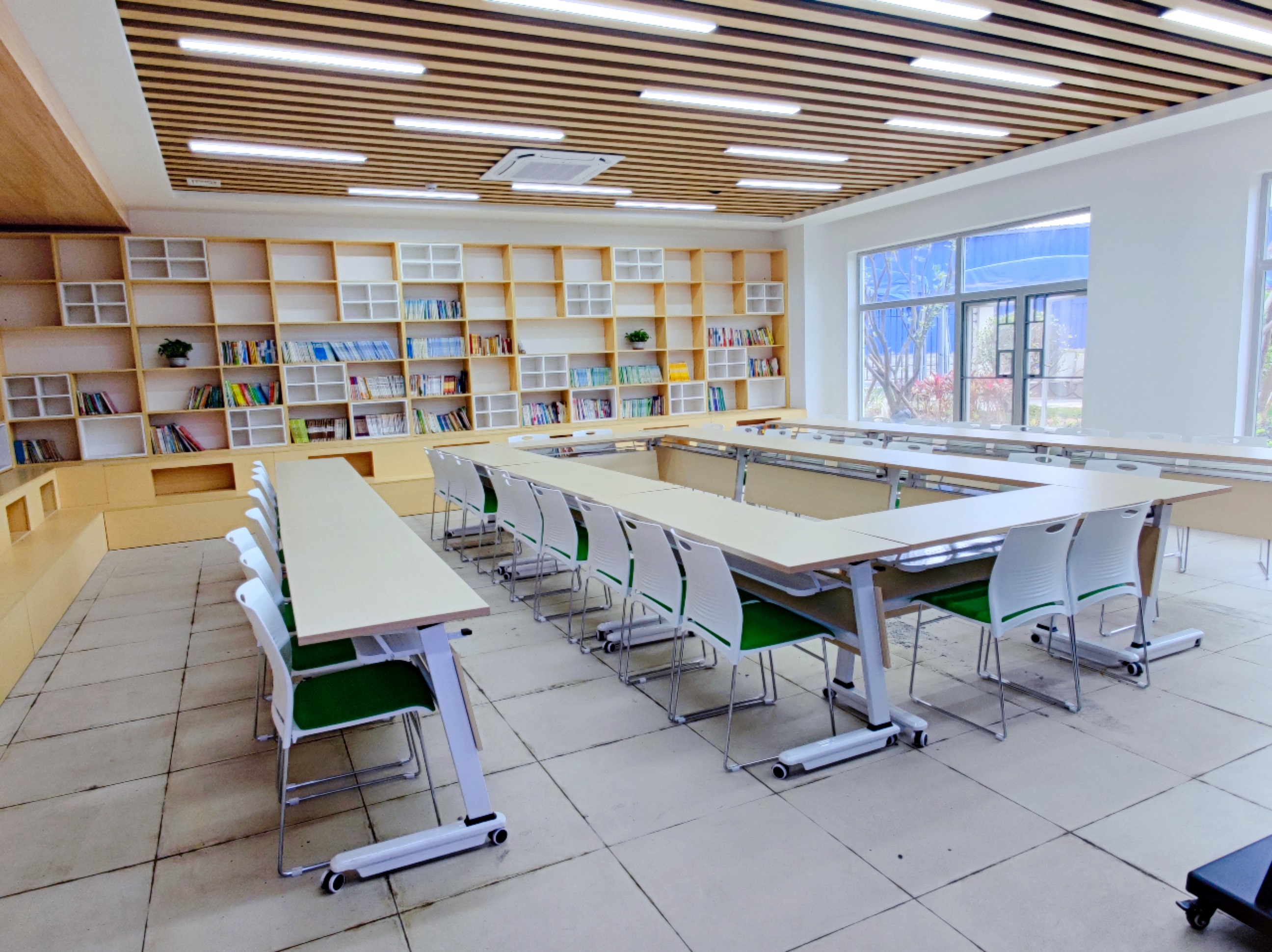 Mesa de sala de aula de plástico
