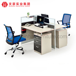 Mesa de escritório executiva Design moderno Mesa de escritório para computador com espaço aberto 2 4 6 lugares Mesa modular para funcionários de escritório