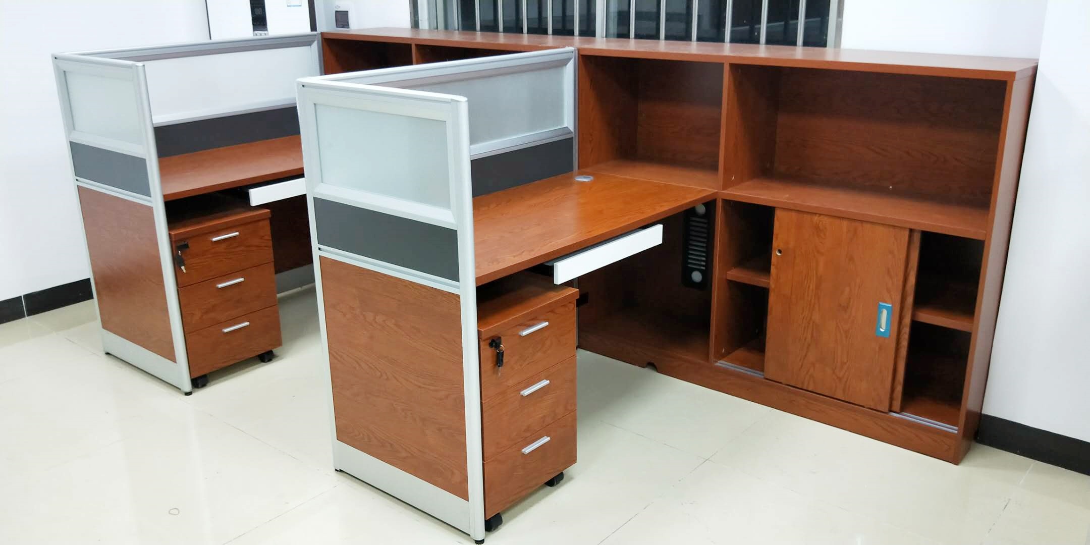 Conjunto de móveis de escritório