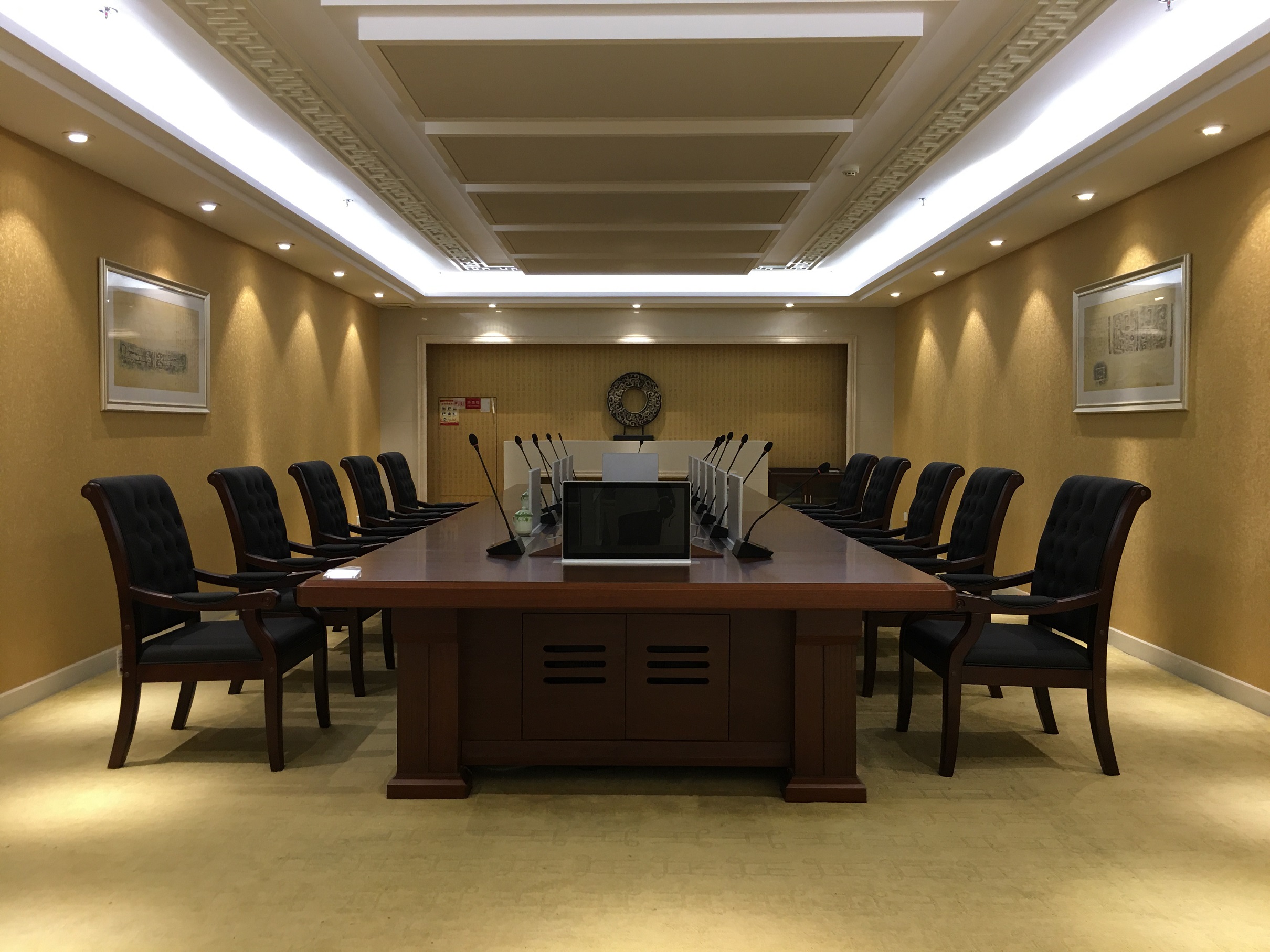 Mesa para sala de conferência