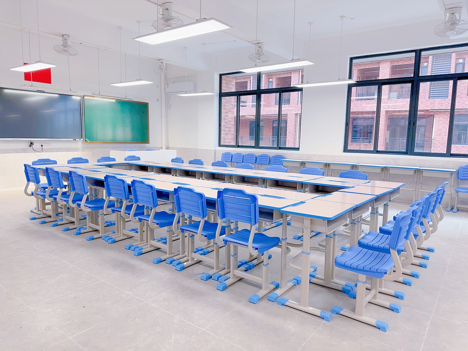 Mesa de sala de aula de plástico