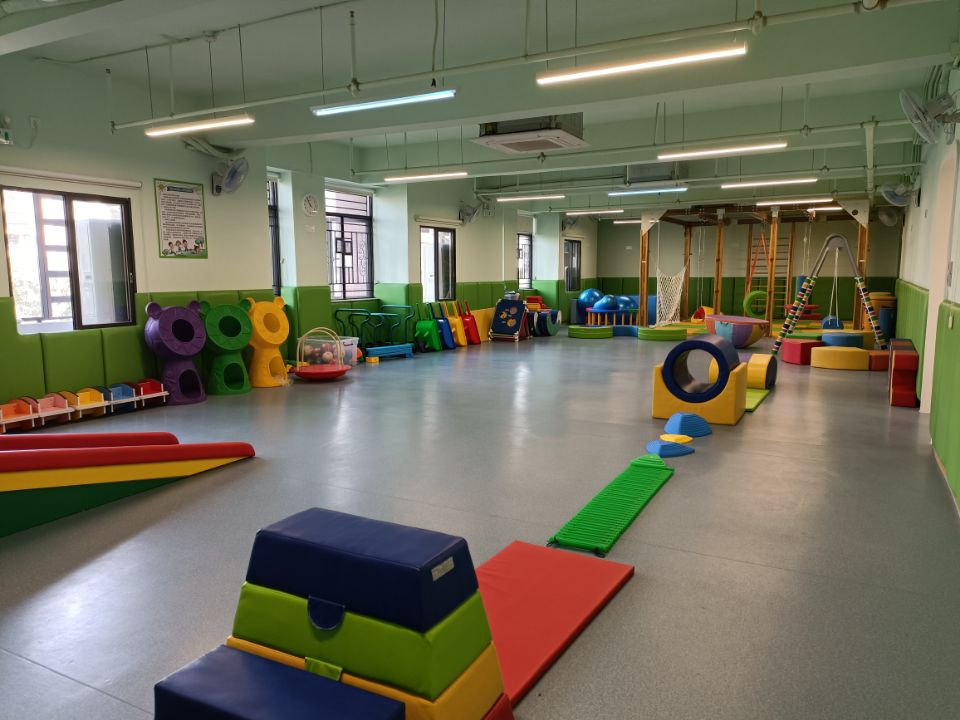 Equipamento de reabilitação infantil