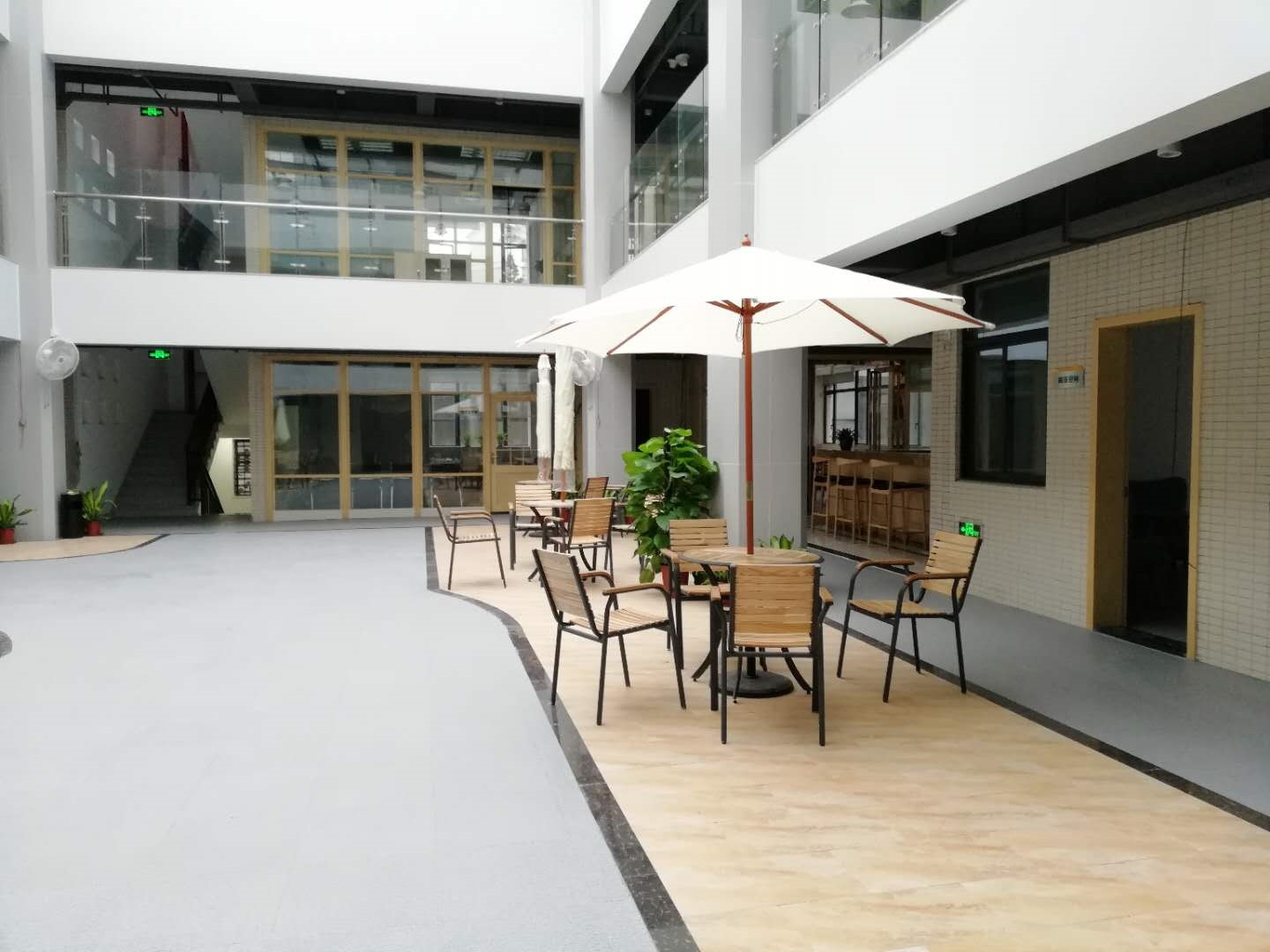 Mesa lateral redonda