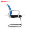 Cadeiras de mesa estofadas da cadeira de conferência azul moderna do escritório da malha com quadro branco