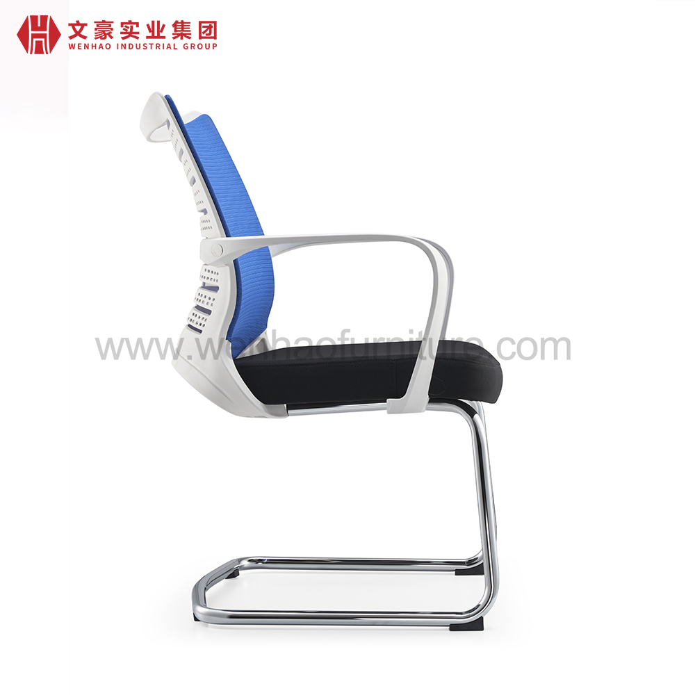 Cadeiras de mesa estofadas da cadeira de conferência azul moderna do escritório da malha com quadro branco